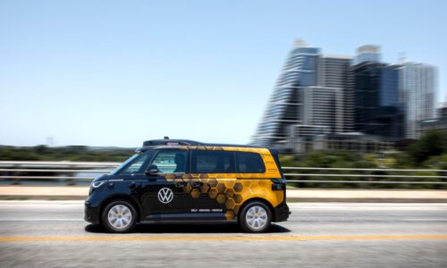 Volkswagen testuje nowe autonomiczne „dostawczaki” ID Buzz w Teksasie.